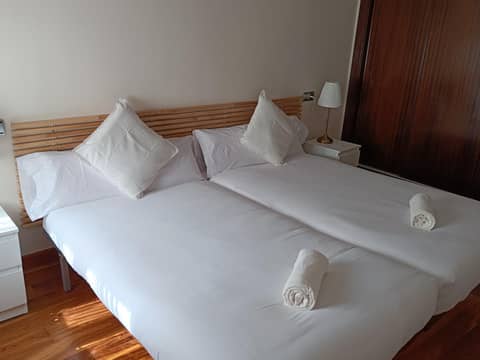 Apartamentos Palacio de los Jerónimos — hotel room