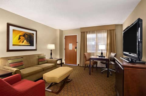 Embassy Suites by Hilton Austin Arboretum — photo 3
