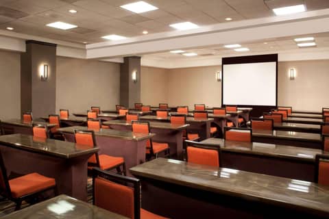 Embassy Suites by Hilton Austin Arboretum — photo 9