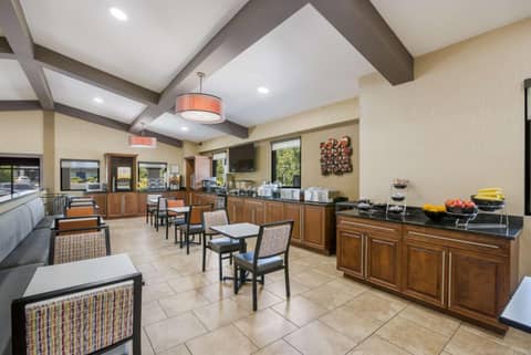 Best Western Asheville-Blue Ridge Parkway — photo 2