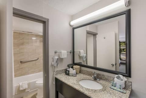 Best Western Asheville-Blue Ridge Parkway — photo 3