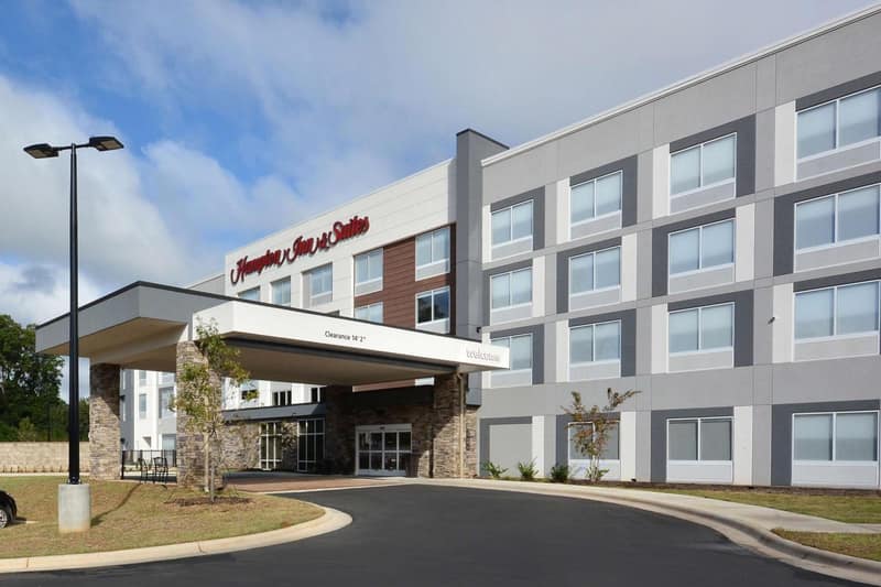 Hampton Inn & Suites Charlotte North I 485 — building