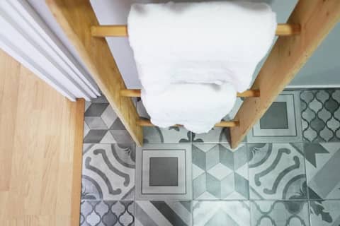 Oporto Bonjardim Residence — bathroom