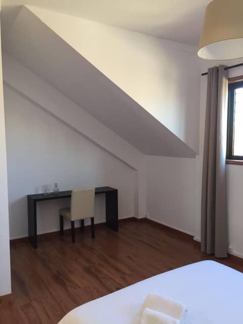 Oporto Bonjardim Residence — hotel room