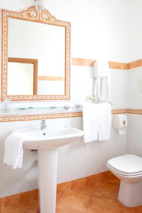 Hotel Elite Palermo Centro & Bistro' — bathroom