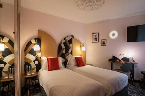 Royal Saint Germain — hotel room