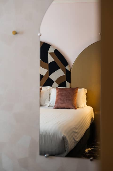 Royal Saint Germain — hotel room