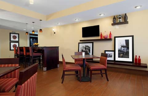Hampton Inn Columbus-International Airport — photo 2
