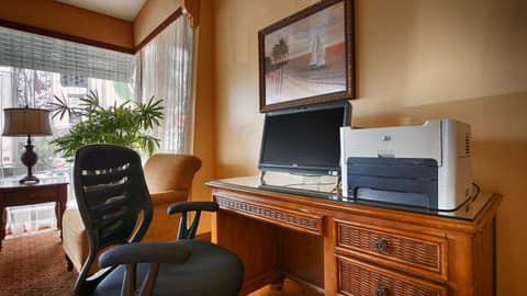 Best Western Seven Seas — hotel room