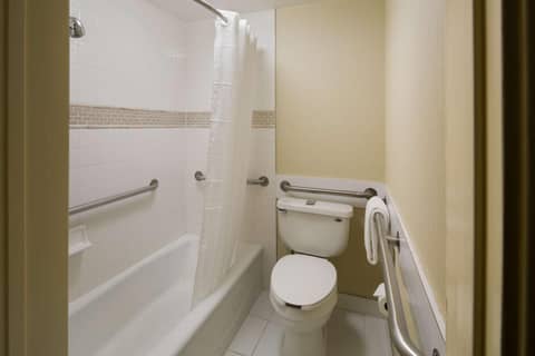 Best Western Seven Seas — bathroom