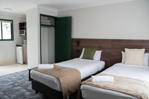 Wallaby Hotel — hotel room