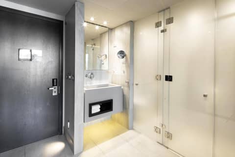 Ladera Boutique Hotel — bathroom