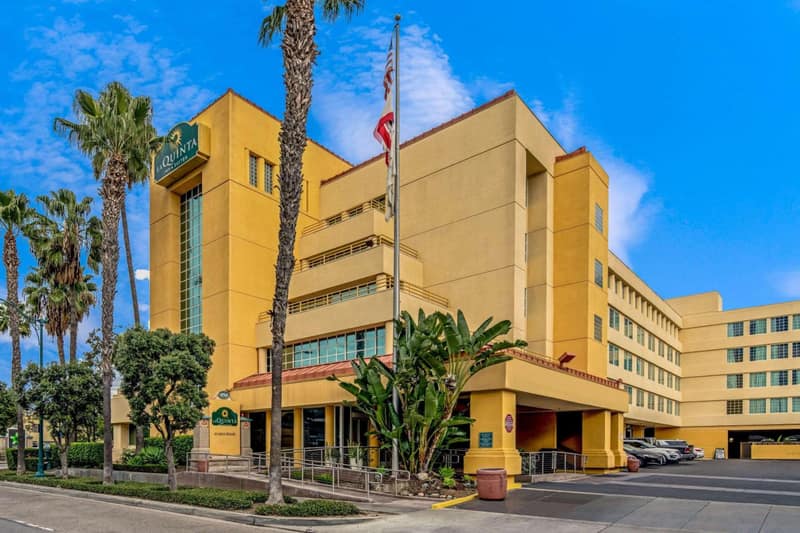 La Quinta by Wyndham Anaheim — building