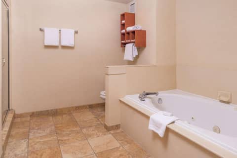 Hampton Inn & Suites Charlotte Arrowood Rd — photo 2