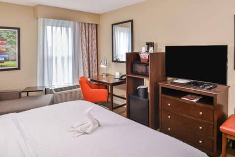 Hampton Inn & Suites Charlotte Arrowood Rd — photo 8