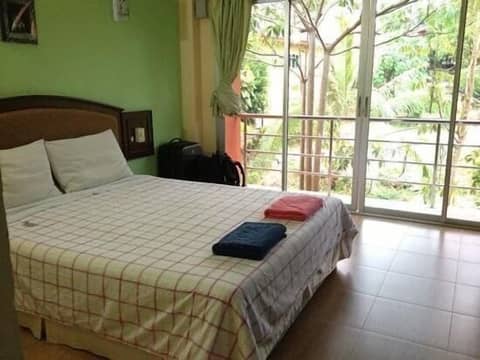 Ban To Guesthouse — hotel room