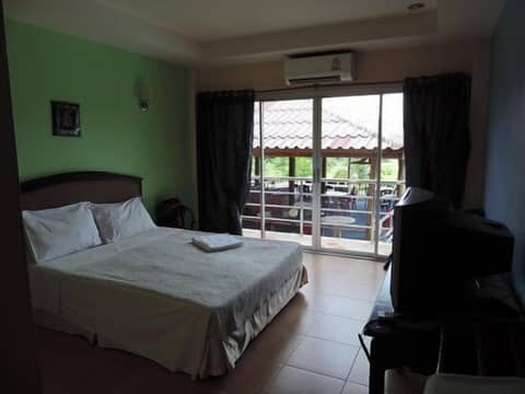 Ban To Guesthouse — hotel room