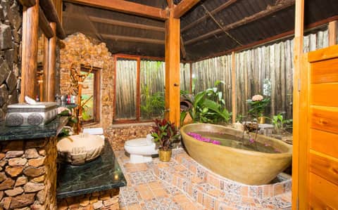 Milana Beach Resort & Spa Phú Quốc — bathroom