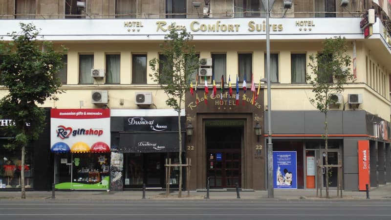 Relax Comfort Suites Hotel — building