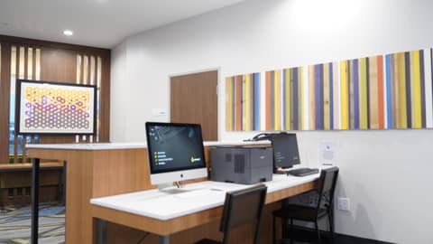 Holiday Inn Express & Suites - Dallas Market Center by IHG — photo 9