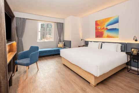 Hampton By Hilton Sandton Grayston — hotel room