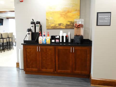 Cottonwood Airport & Expo Hotel Louisville — photo 3