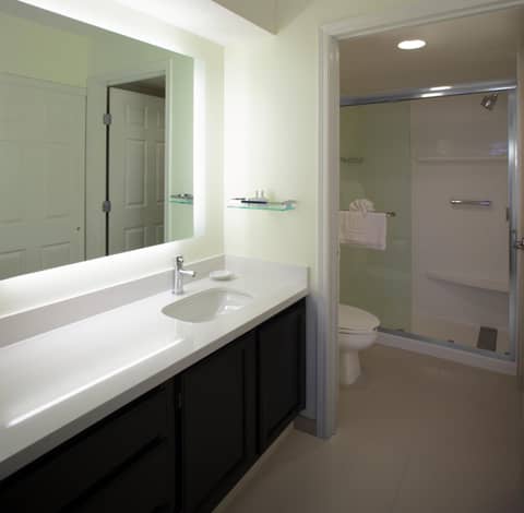 Residence Inn by Marriott Cleveland Beachwood — bathroom