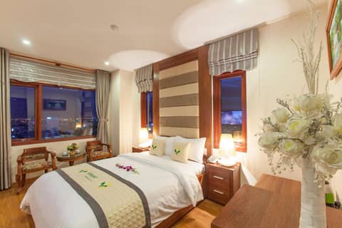 Moonlight Hotel & Suites - Highfloor view of the city center and Dragon Bridge — photo 4