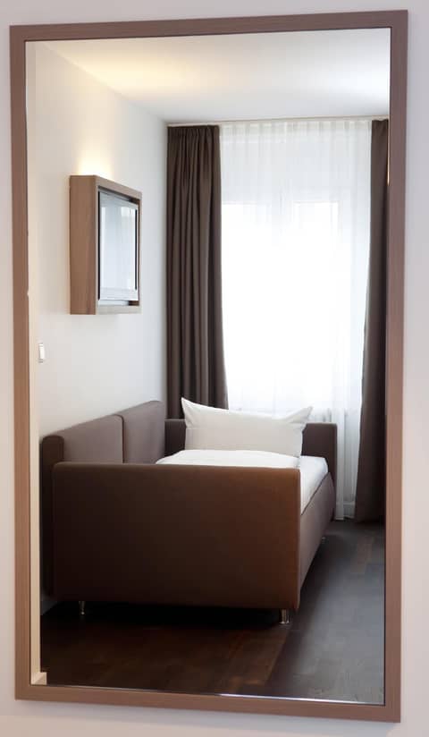 Manhattan Hotel — hotel room