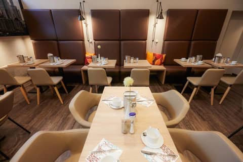 Manhattan Hotel — dining