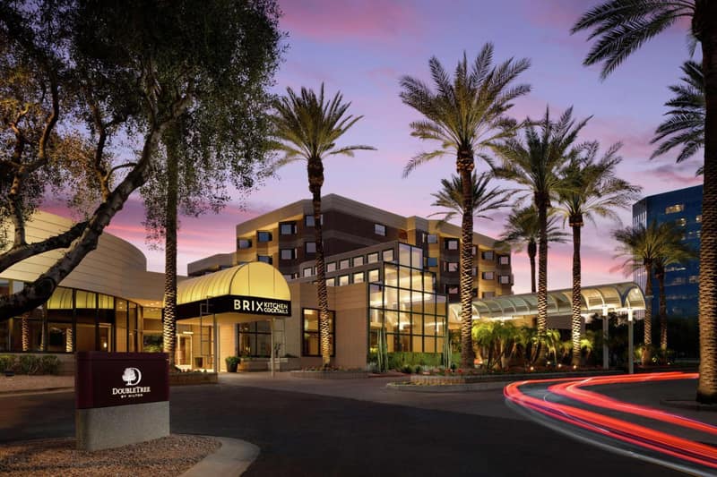 DoubleTree Suites by Hilton Phoenix — building
