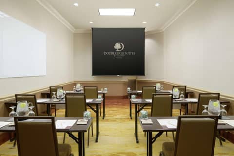 DoubleTree Suites by Hilton Phoenix — photo 2