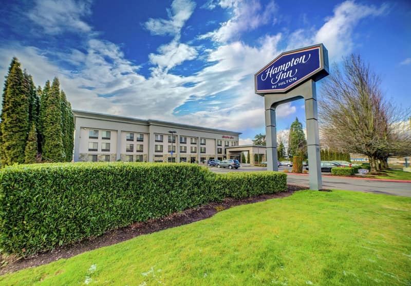 Hampton Inn Portland East — building
