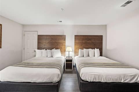Country Inn & Suites by Radisson, Myrtle Beach, SC — hotel room