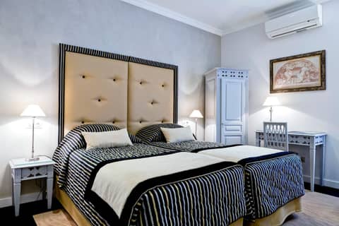 Grand Hotel des Terreaux — hotel room