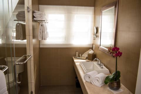Sutter Mansion — bathroom