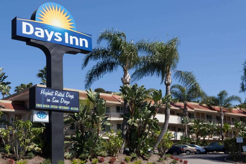 Days Inn by Wyndham San Diego Hotel Circle — building