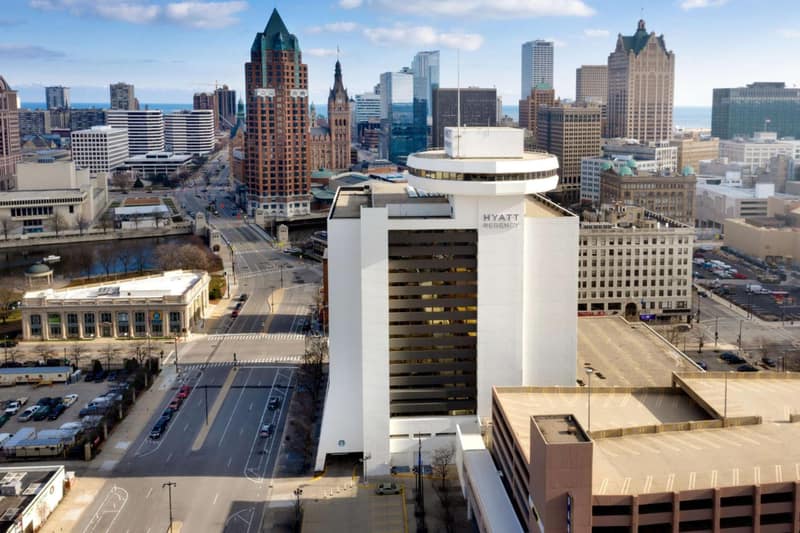 Hyatt Regency Milwaukee — building