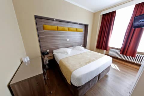 Hotel de France — bedroom