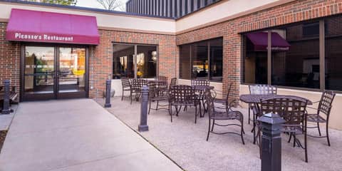 Holiday Inn Hotel & Suites Warren by IHG — photo 3