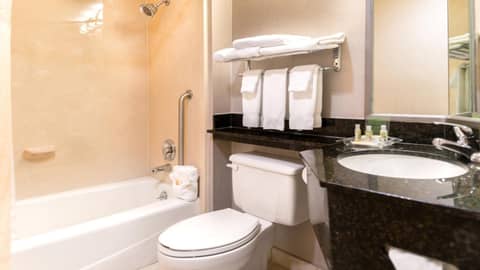 Holiday Inn Hotel & Suites Warren by IHG — photo 8