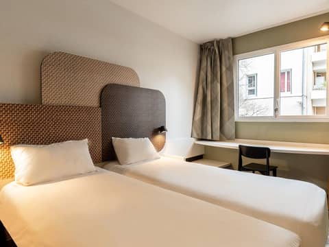 B&B HOTEL Marseille Prado Parc des expositions — hotel room