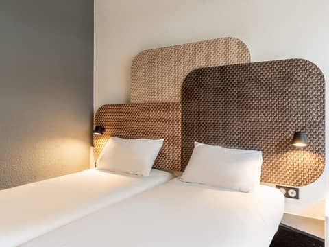 B&B HOTEL Marseille Prado Parc des expositions — hotel room