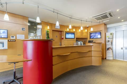 B&B HOTEL Marseille Prado Parc des expositions — recepcion & lobby