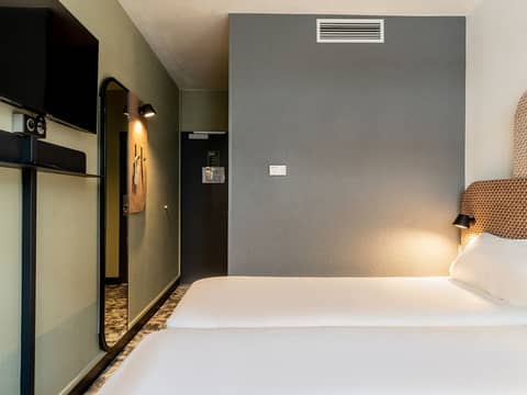 B&B HOTEL Marseille Prado Parc des expositions — hotel room