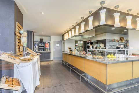 B&B HOTEL Marseille Prado Parc des expositions — dining