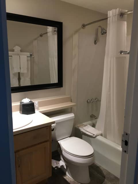 GetAways at Palm Springs Tennis Club — bathroom