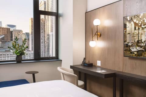 Arlo Chicago — hotel room