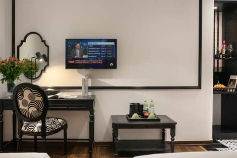 Hanoi Le Chateau Hotel & Spa — hotel room