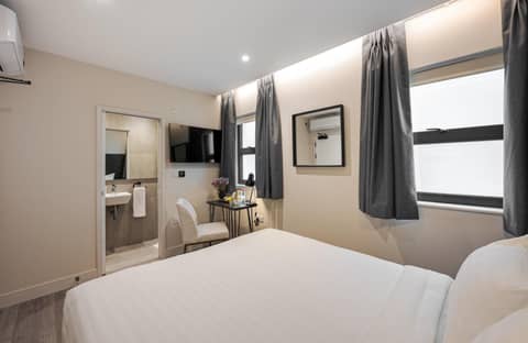 King's Cross Express Inn — hotel room